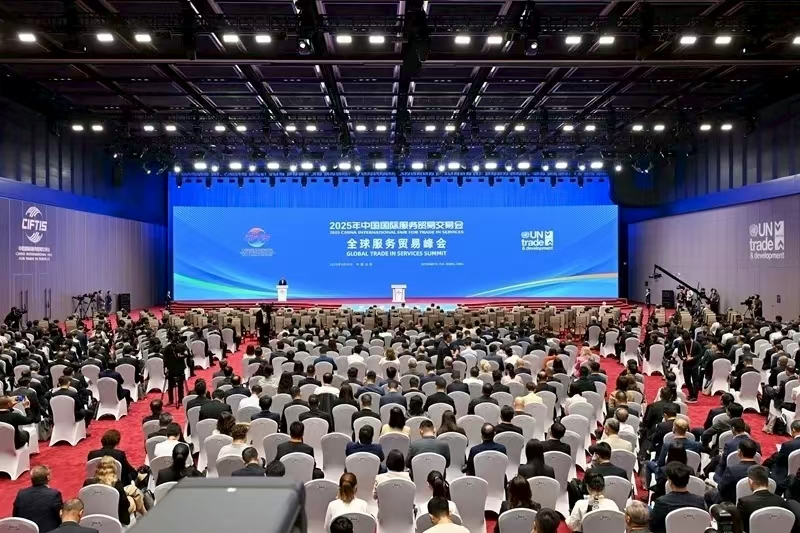 baoweitiyu.com主要领导出席服贸会峰会，展示“两园一河”发展新图景